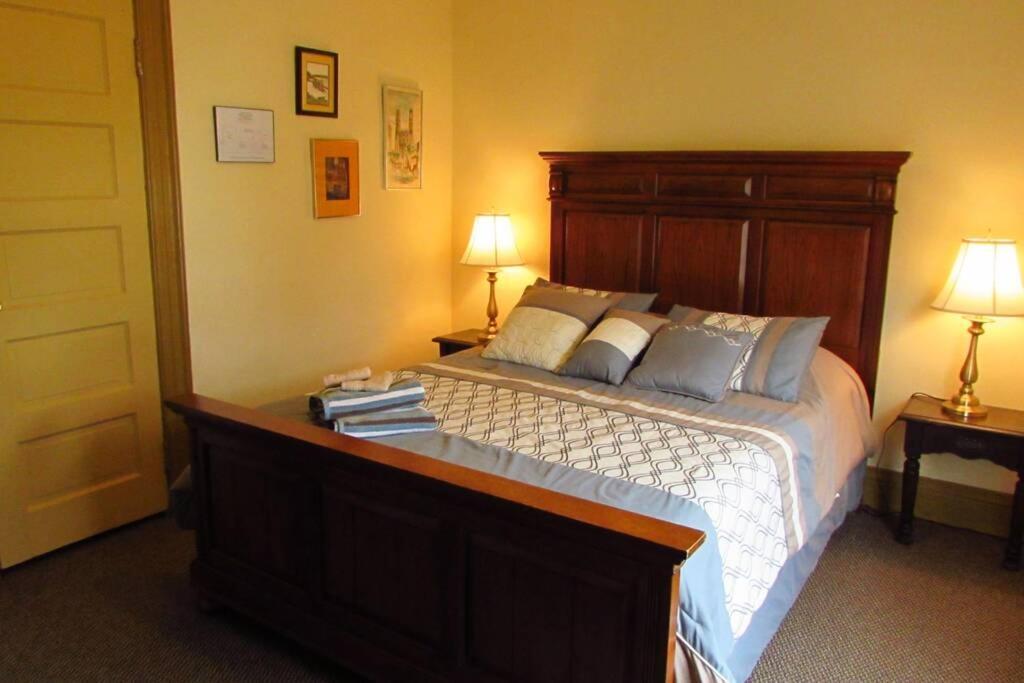 Great Gorge Guesthouse - Walk To The Falls, The Casino And All Downtown Restaurants - Across From The Aquarium Ниагара-Фолс Экстерьер фото